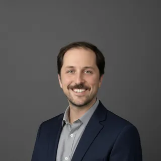 Guillermo Valderrábano, Fundador en Gestoría Clara